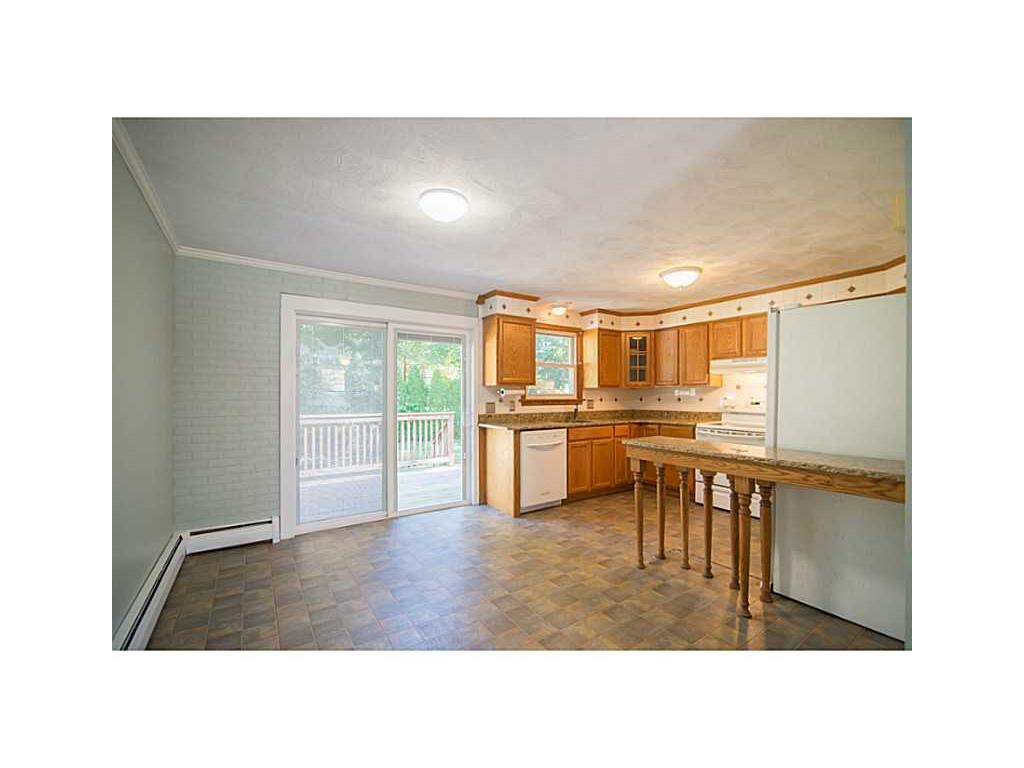 7 Aubin Ave, Warren, RI 02885 photo 5