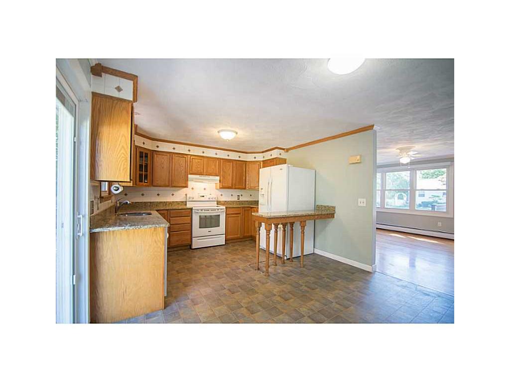 7 Aubin Ave, Warren, RI 02885 photo 4