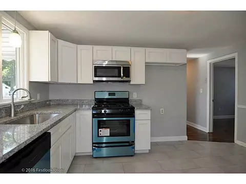 33 Pullen Ave, Pawtucket, RI 02861 photo 5