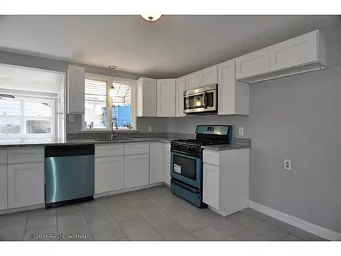 33 Pullen Ave, Pawtucket, RI 02861 photo 3