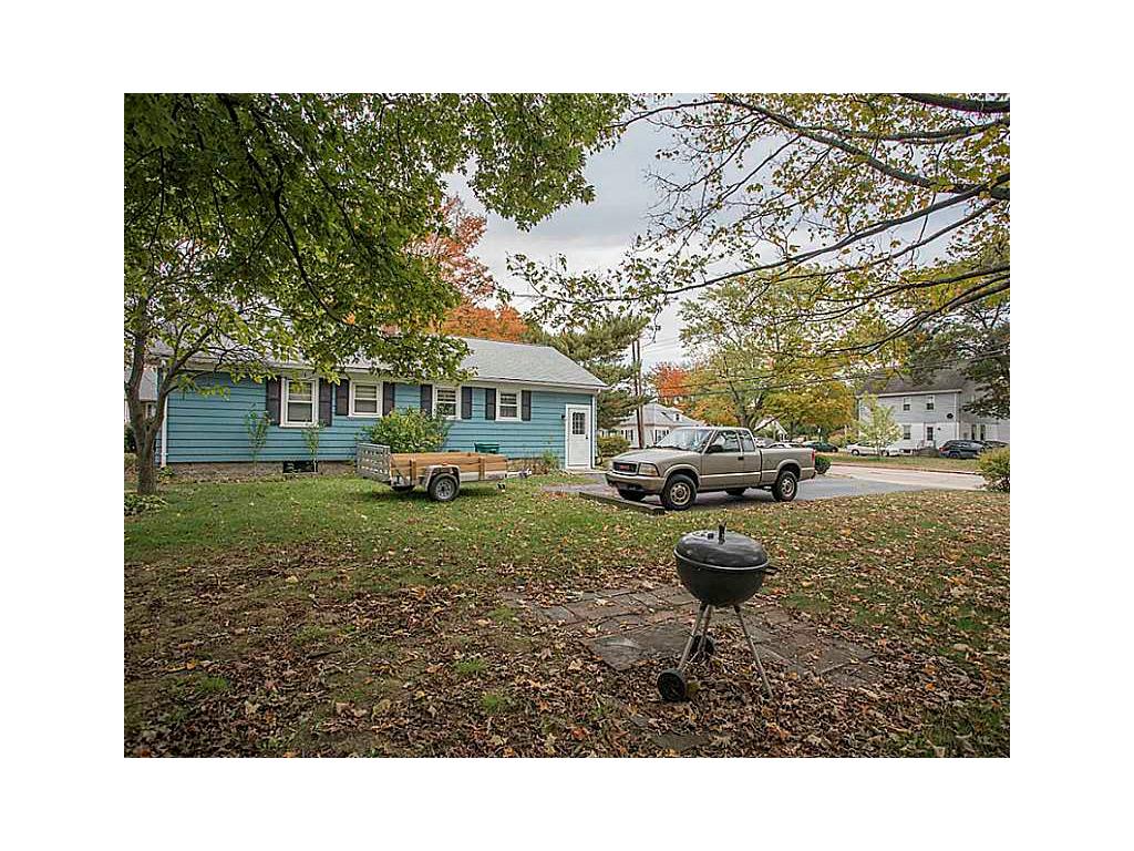 90 Mendon Rd, Attleboro, MA 02703 photo 3