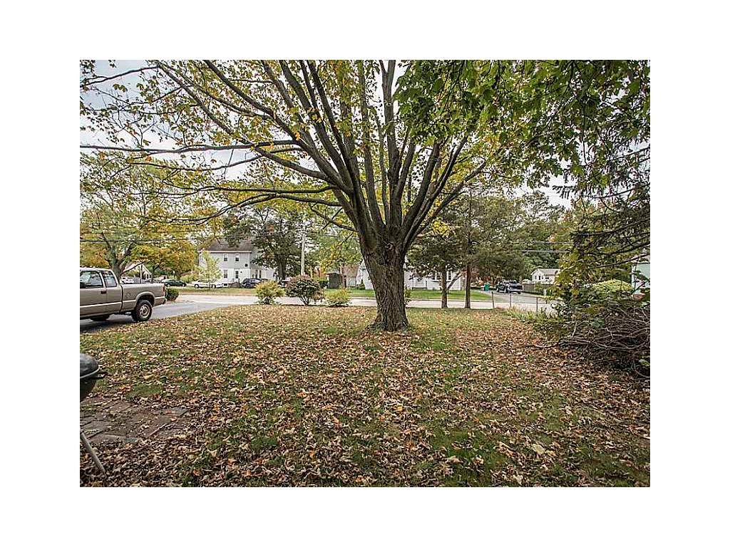 90 Mendon Rd, Attleboro, MA 02703 photo 4