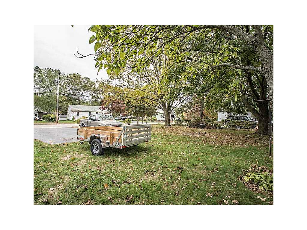 90 Mendon Rd, Attleboro, MA 02703 photo 9