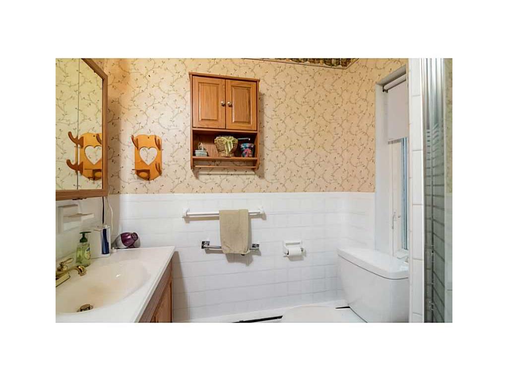 612 Harris Ave, Woonsocket, RI 02895 photo 10