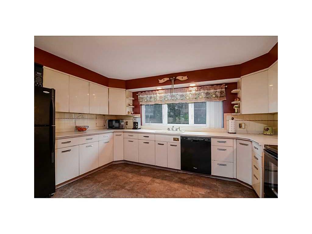 612 Harris Ave, Woonsocket, RI 02895 photo 5