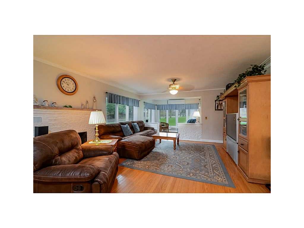 612 Harris Ave, Woonsocket, RI 02895 photo 4