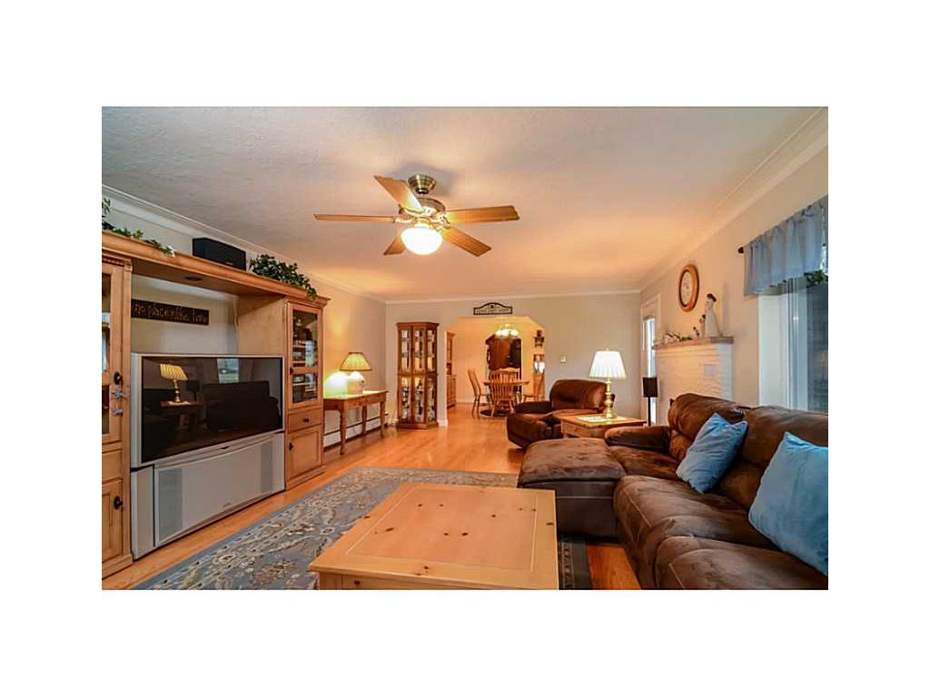 612 Harris Ave, Woonsocket, RI 02895 photo 3