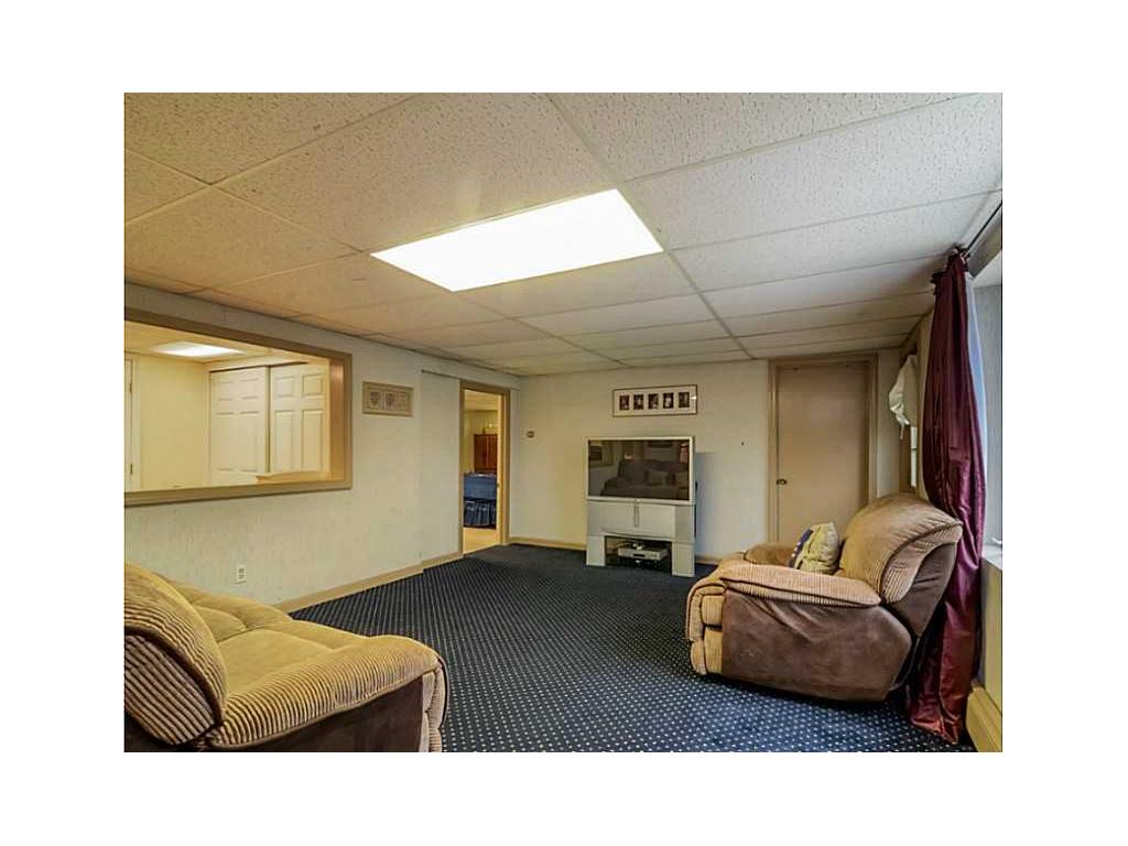 612 Harris Ave, Woonsocket, RI 02895 photo 15