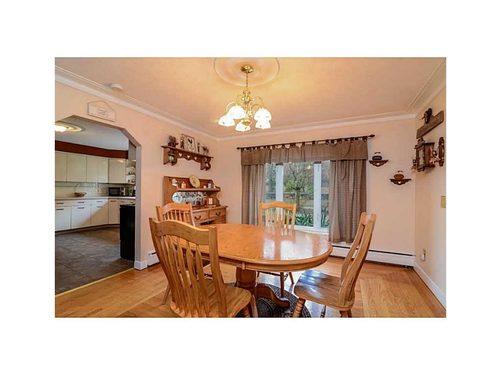 612 Harris Ave, Woonsocket, RI 02895 photo 8