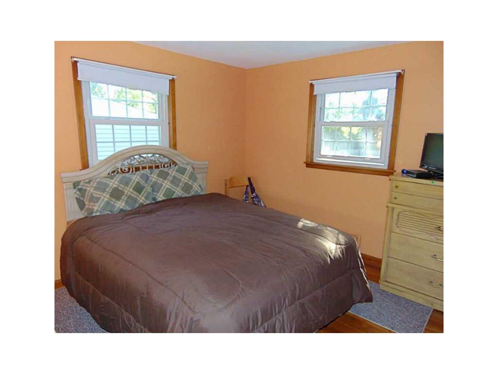 33 Griffith Dr, East Providence, RI 02915 photo 17