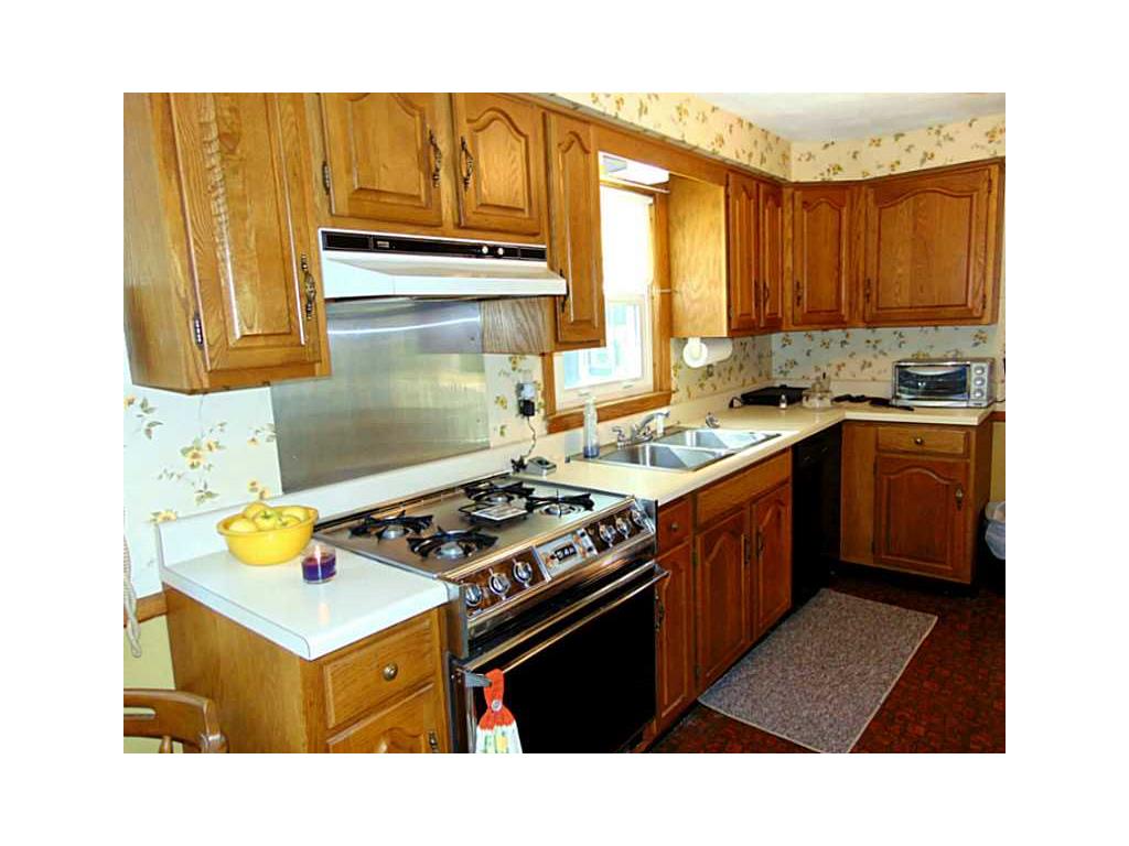 33 Griffith Dr, East Providence, RI 02915 photo 10