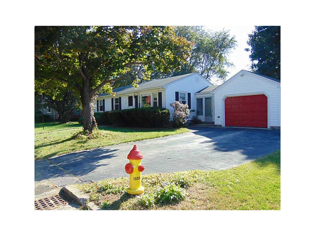 33 Griffith Dr, East Providence, RI 02915 photo 2