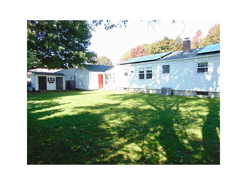 33 Griffith Dr, East Providence, RI 02915 photo 4