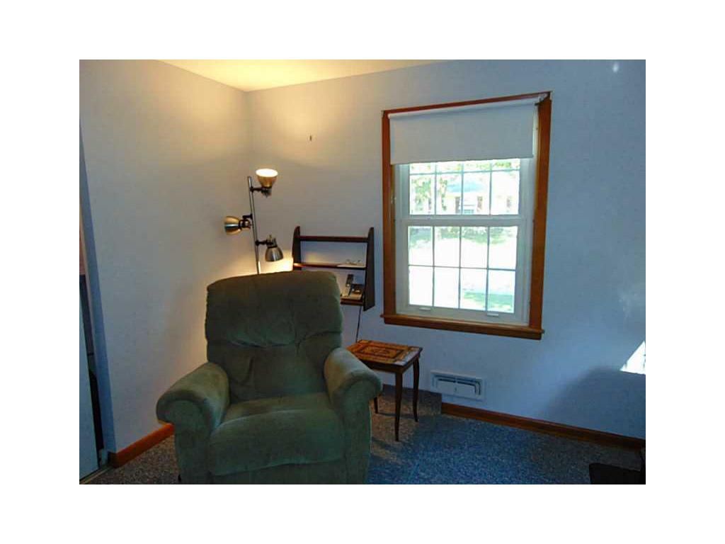 33 Griffith Dr, East Providence, RI 02915 photo 12
