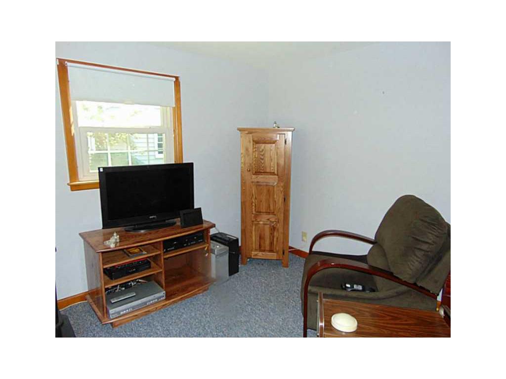 33 Griffith Dr, East Providence, RI 02915 photo 14
