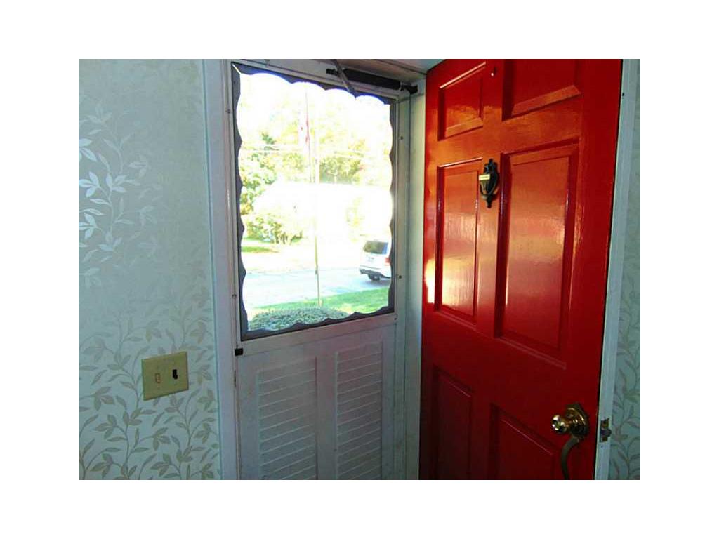 33 Griffith Dr, East Providence, RI 02915 photo 5