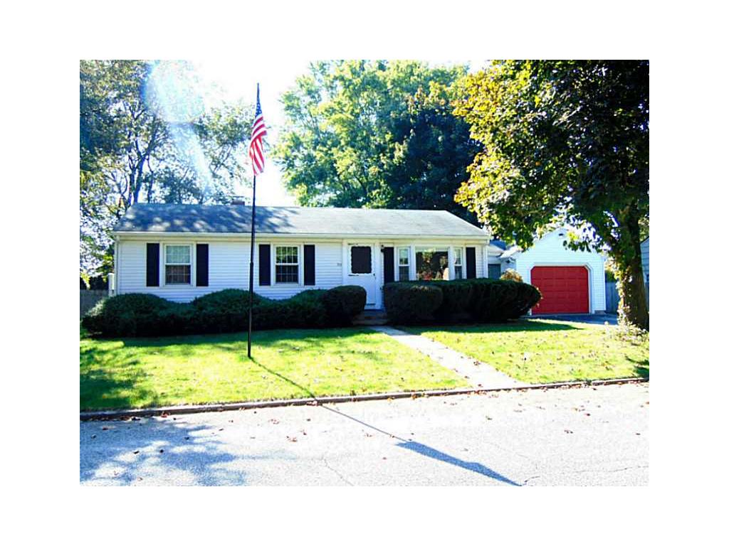 33 Griffith Dr, East Providence, RI 02915 photo 1