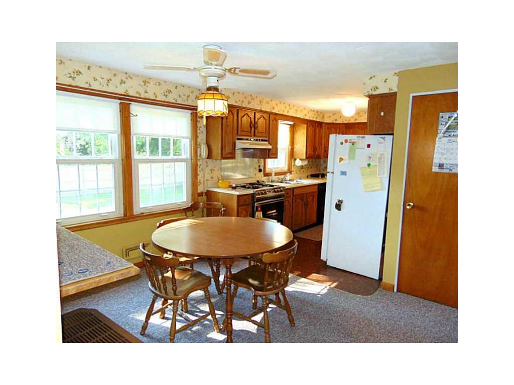 33 Griffith Dr, East Providence, RI 02915 photo 8
