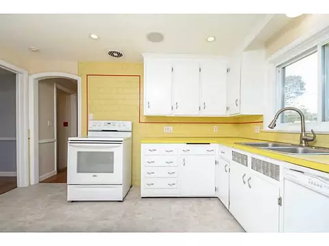 218 Algonquin Dr, Warwick, RI 02888 photo 13