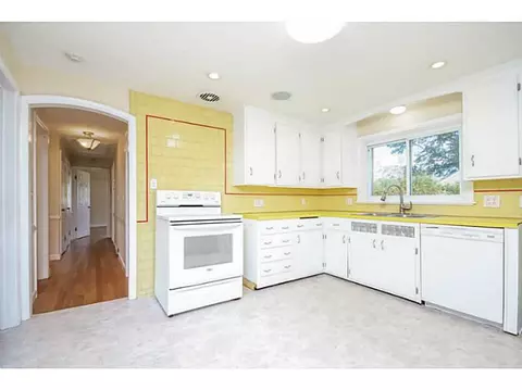 218 Algonquin Dr, Warwick, RI 02888 photo 12