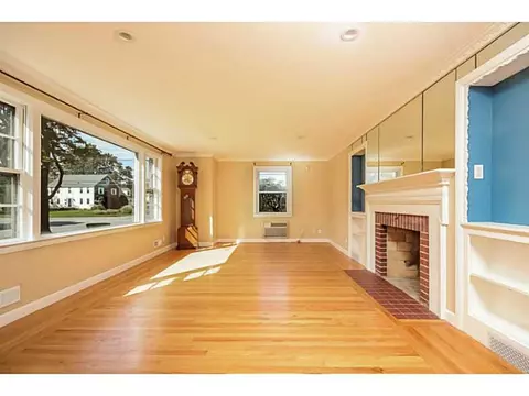 218 Algonquin Dr, Warwick, RI 02888 photo 8