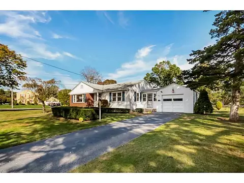 218 Algonquin Dr, Warwick, RI 02888 photo 4
