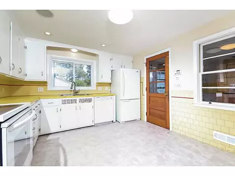 218 Algonquin Dr, Warwick, RI 02888 photo 11