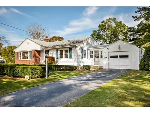 218 Algonquin Dr, Warwick, RI 02888 photo 6