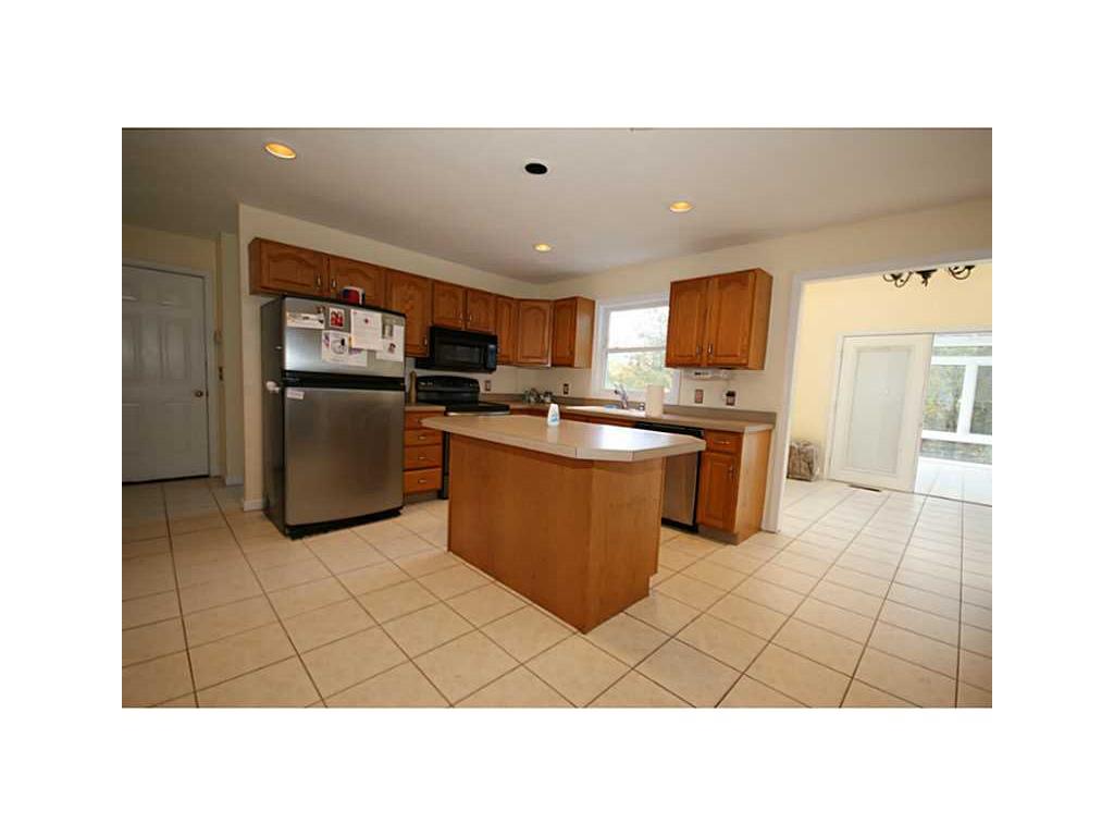 23 Castleton Dr, Cranston, RI 02921 photo 10