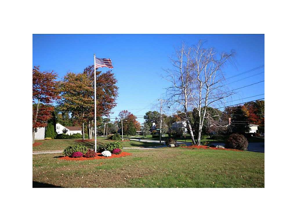 23 Castleton Dr, Cranston, RI 02921 photo 3