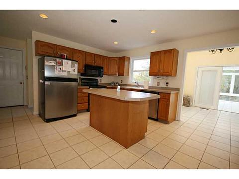 23 Castleton Dr, Cranston, RI 02921 photo 10