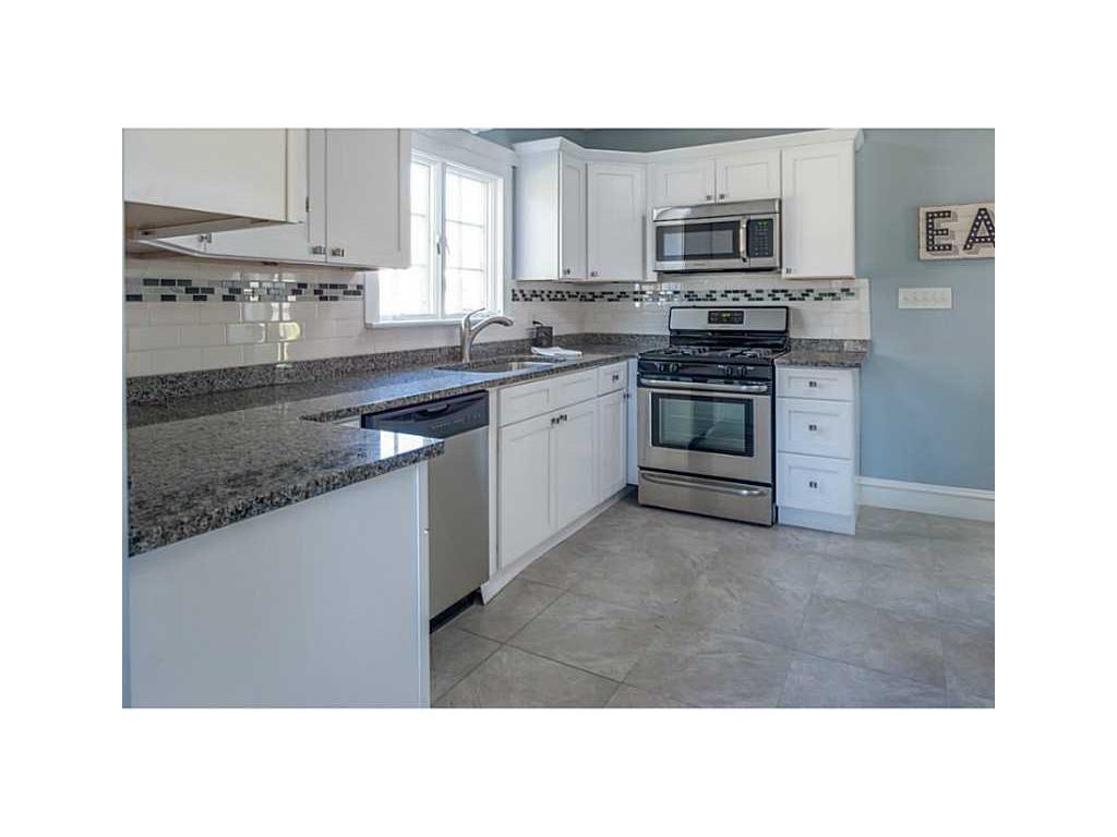 47 Chapmans Ave, Warwick, RI 02886 photo 3