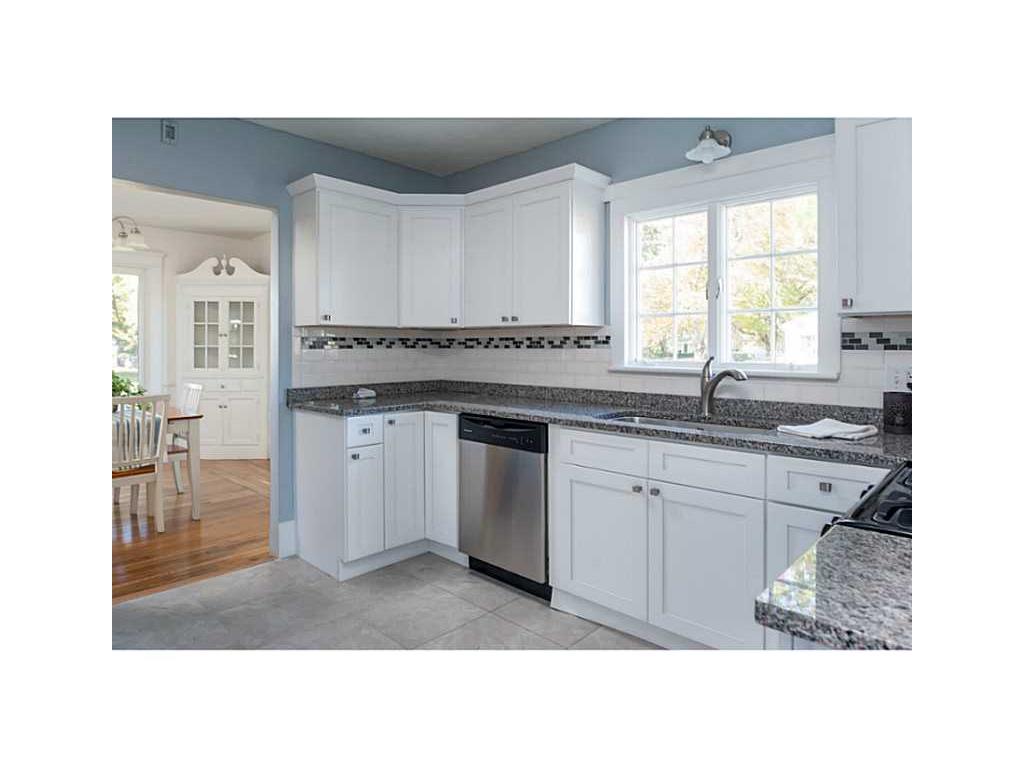 47 Chapmans Ave, Warwick, RI 02886 photo 4