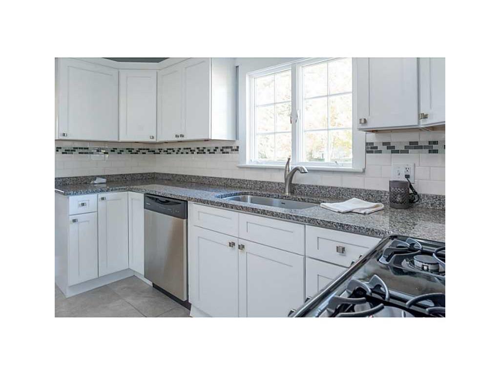 47 Chapmans Ave, Warwick, RI 02886 photo 5