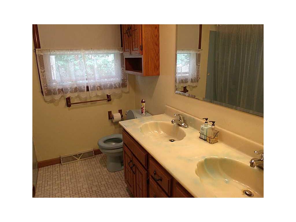 180 Blue Stone Dr, Woonsocket, RI 02895 photo 8