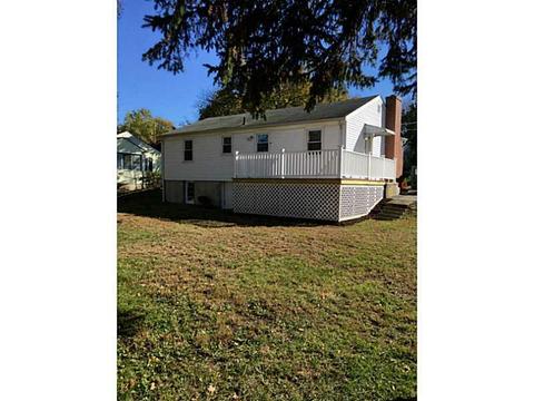 8 Fourth St, Smithfield, RI 02917 photo 6
