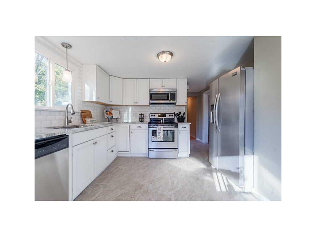 10 Parade Rd, Warwick, RI 02886 photo 4