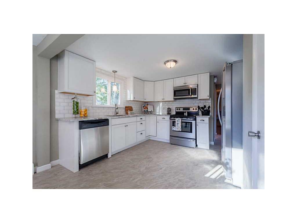 10 Parade Rd, Warwick, RI 02886 photo 3