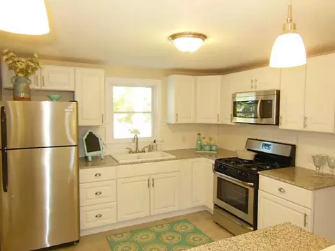 47 Pell Ave, Warwick, RI 02888 photo 11