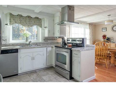 8 Dawson Ave, Warwick, RI 02888 photo 3