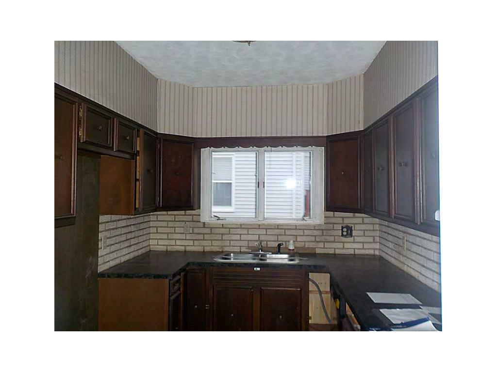 576 Bernon St, Woonsocket, RI 02895 photo 8