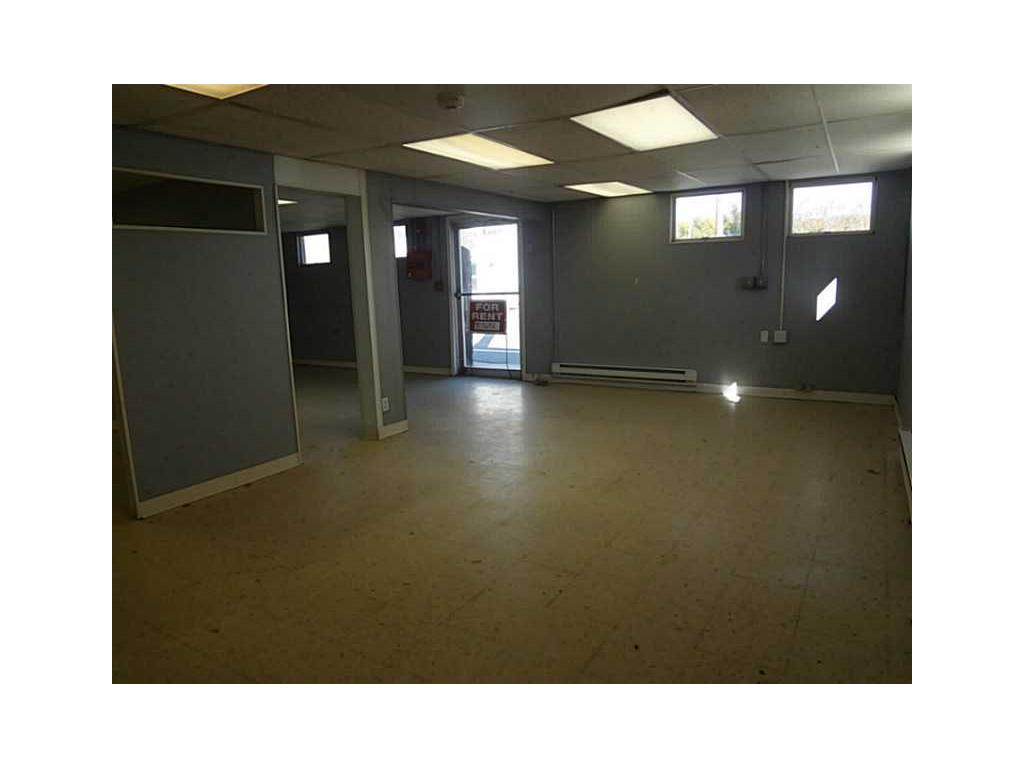 77 Oak St, Westerly, RI 02891 photo 4