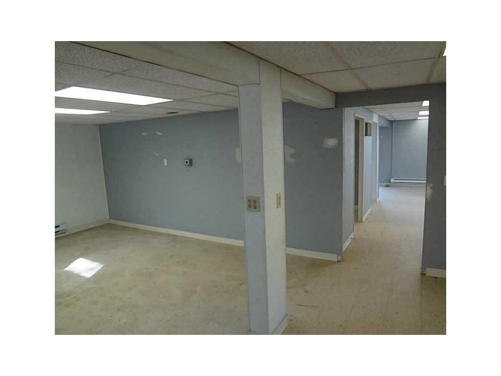 77 Oak St, Westerly, RI 02891 photo 5