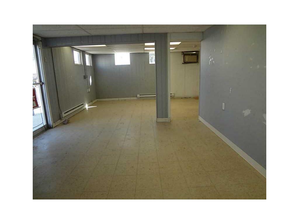 77 Oak St, Westerly, RI 02891 photo 3