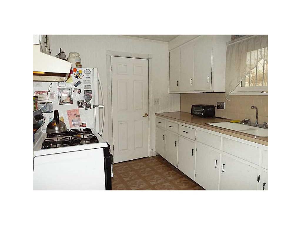 86 Hamlet Ave, Woonsocket, RI 02895 photo 3