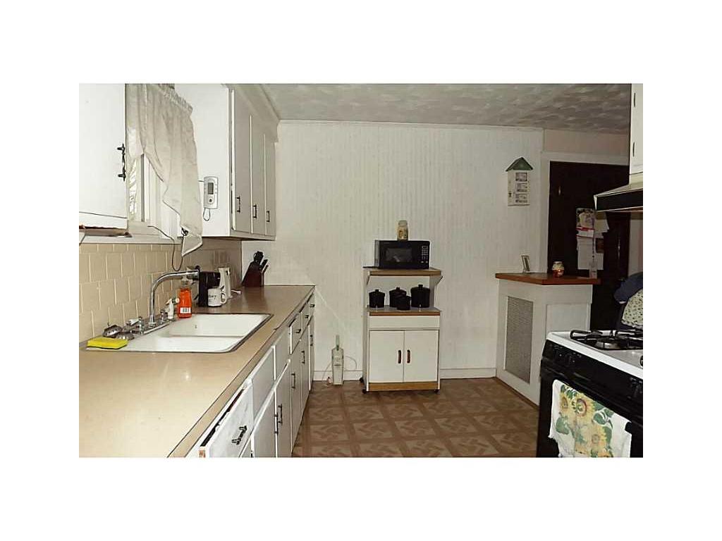 86 Hamlet Ave, Woonsocket, RI 02895 photo 4