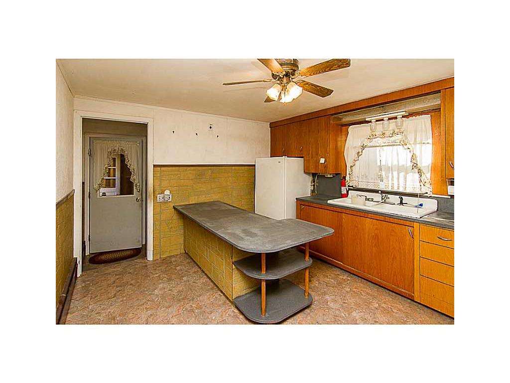 131 White Ave, Warwick, RI 02889 photo 6