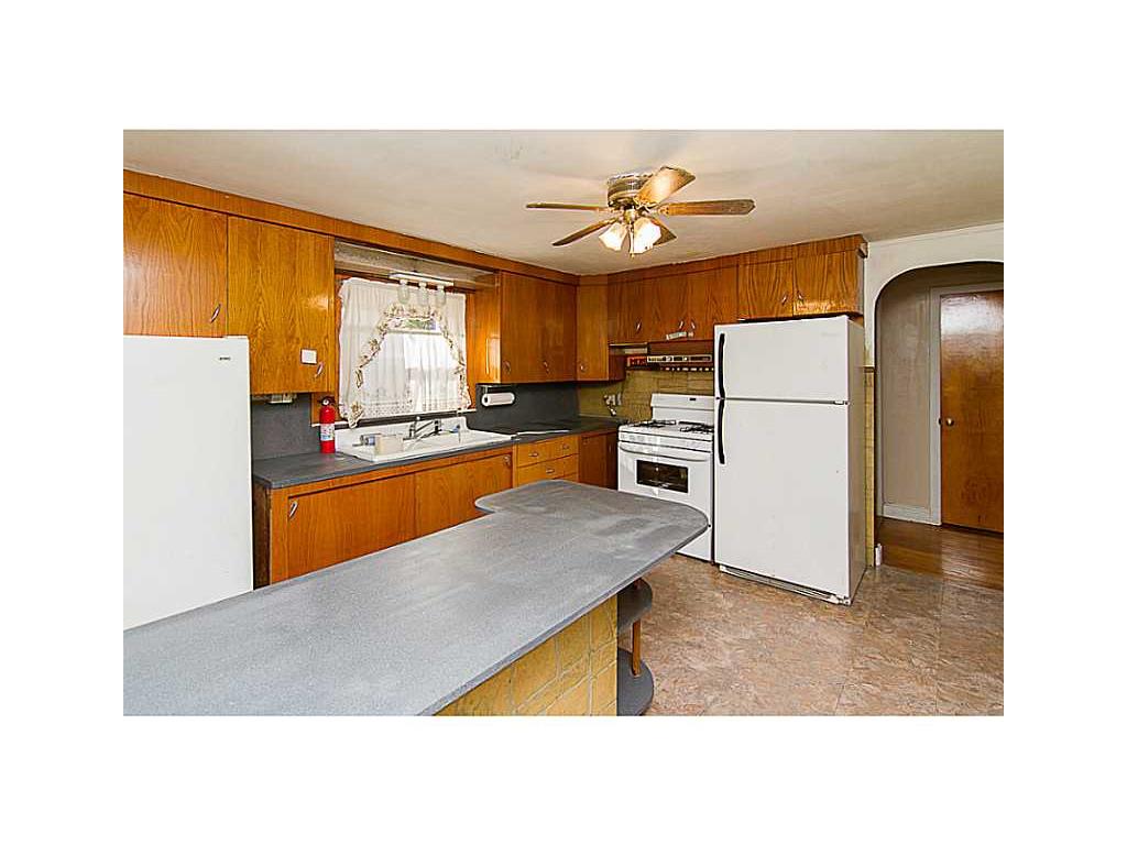 131 White Ave, Warwick, RI 02889 photo 5