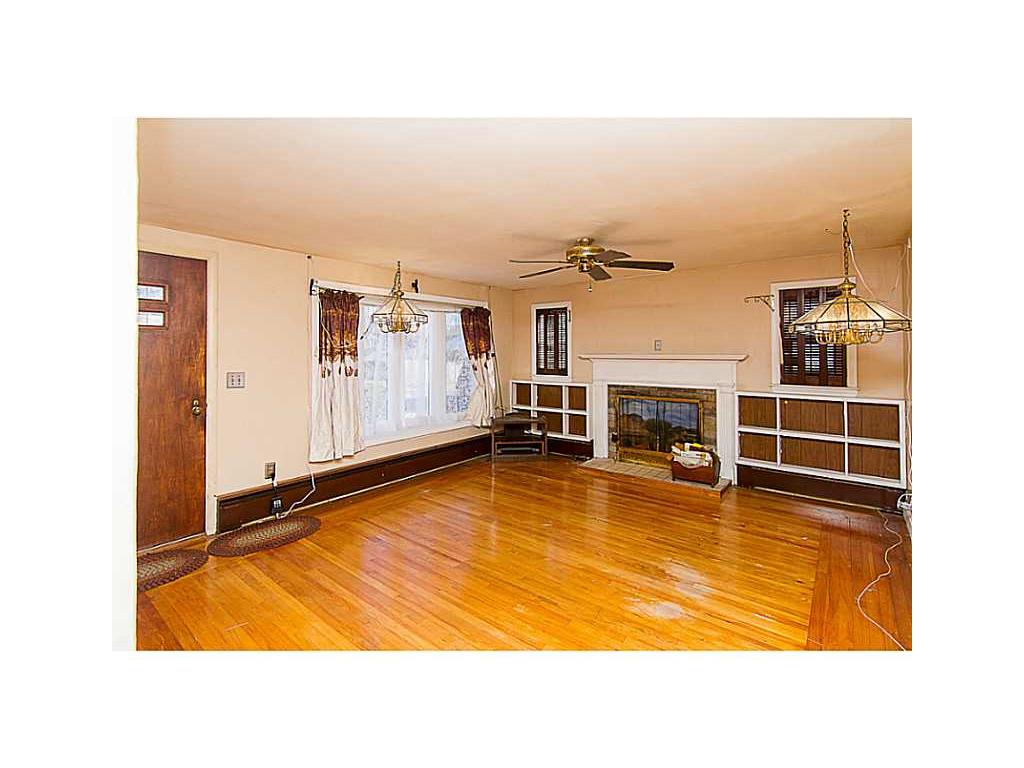 131 White Ave, Warwick, RI 02889 photo 9