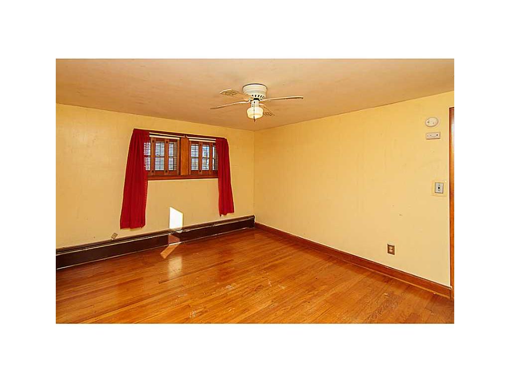 131 White Ave, Warwick, RI 02889 photo 12